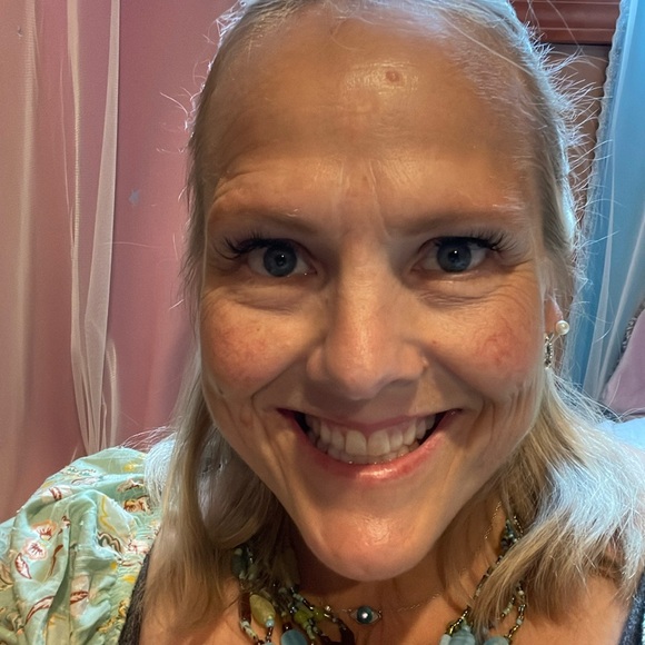 Meet your Posher, Rebekah - Picture 3 of 3